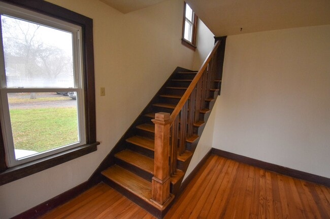 Building Photo - Spacious Three Bedroom House in Mill Hall!