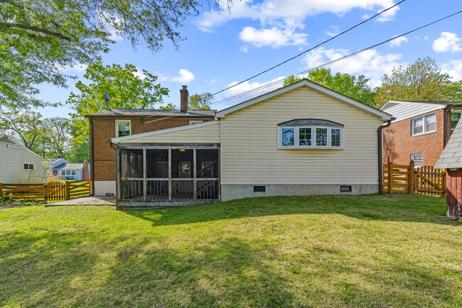 Building Photo - 2023 Rollingwood Rd