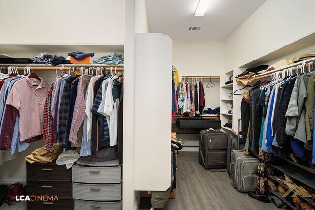 Building Photo - Luxury Living in Windermere Seven Oaks: Modern 5 Bed, 3 Bath Home with Pool, Solar, and Gated Nei...