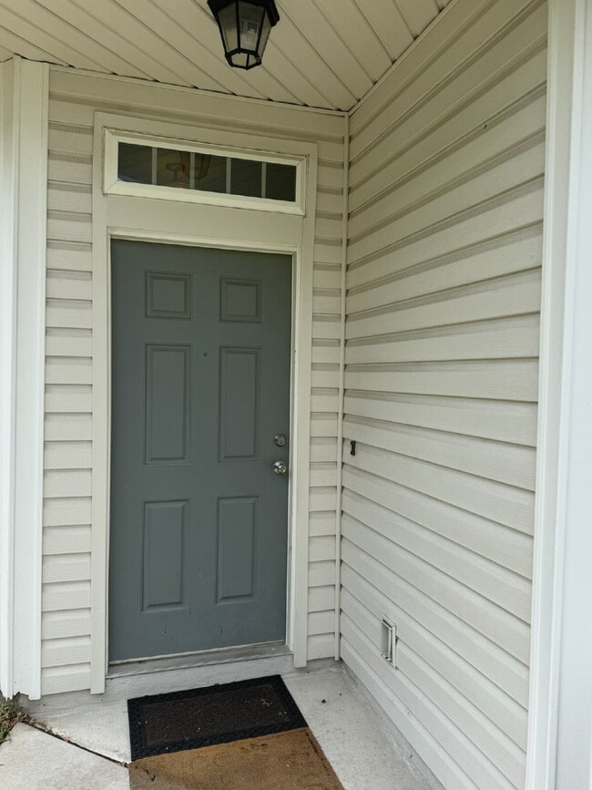 Building Photo - Spring Move in Special:  2nd month rent is FREE if you sign a lease before the end of July.