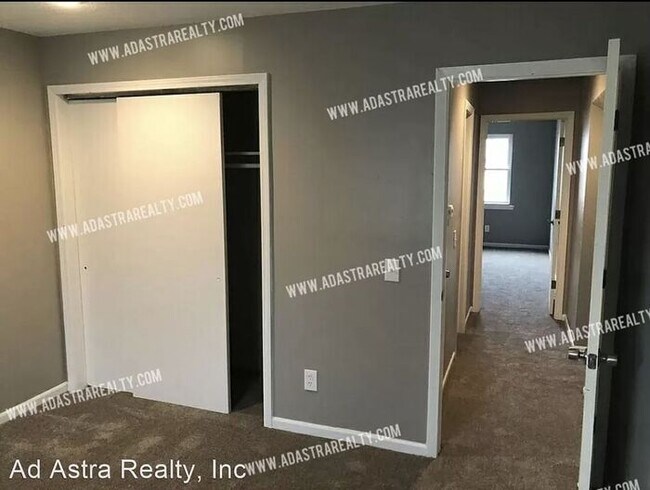 Building Photo - Very Nice Olathe Duplex-Available NOW!!!!