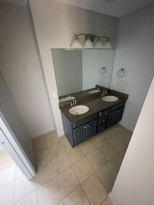 Building Photo - 426 Creekview Dr