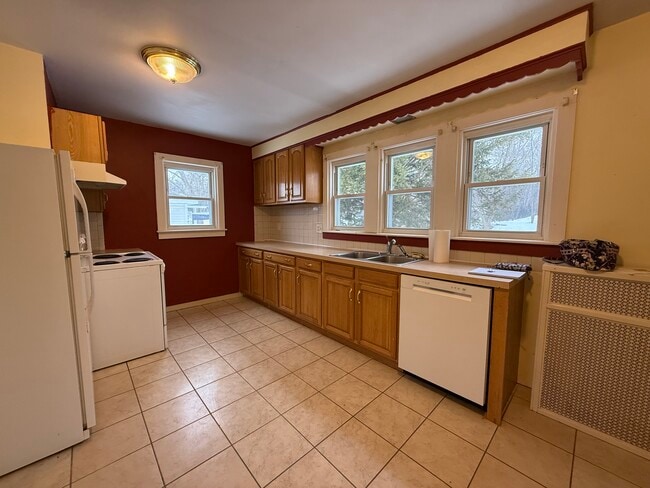 Building Photo - 42 Connecticut Mills Ave