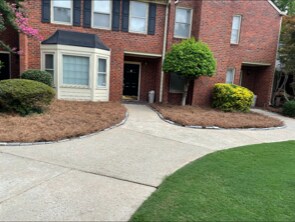 Exterior - 880 Lenox Oaks Cir NE