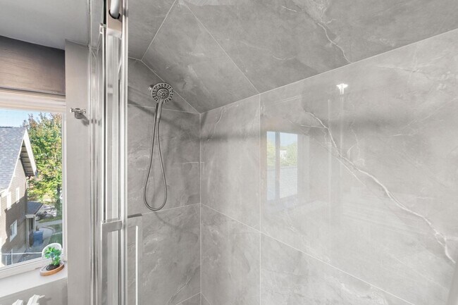 Building Photo - 2707 Garfield Ave