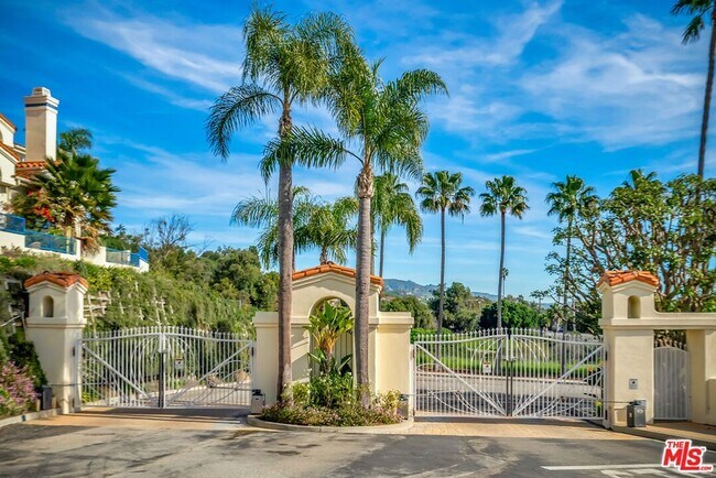 Building Photo - 6463 Zuma View Pl