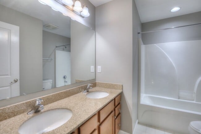 Building Photo - 2518 Broome St