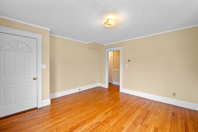 Building Photo - 38 Raymond Rd