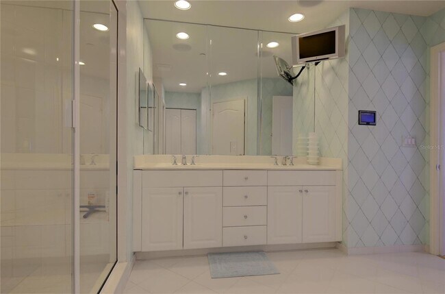 Building Photo - 505 Mandalay Ave