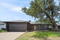 Building Photo - 3803 Alexandria Dr