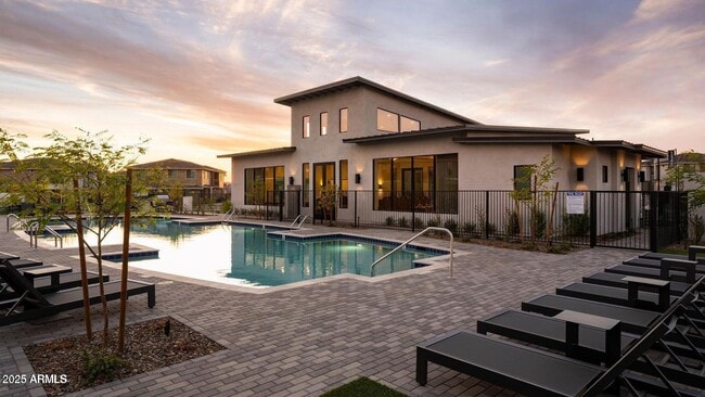 Building Photo - 2121 W Sonoran Desert Dr