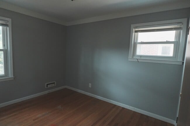 Building Photo - 256 Brentwood St