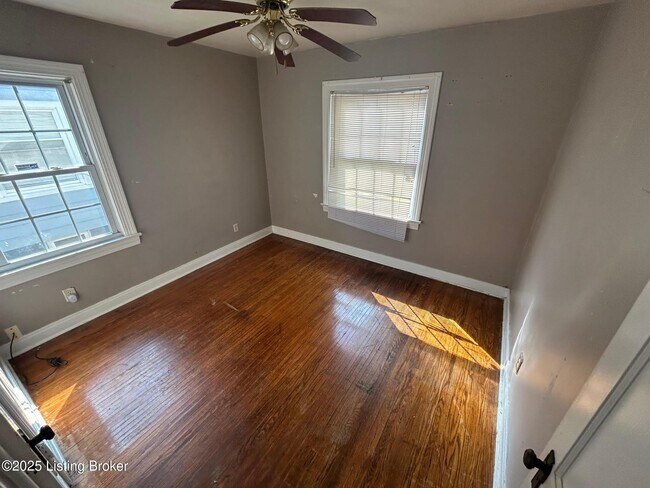 Building Photo - 735 Compton St