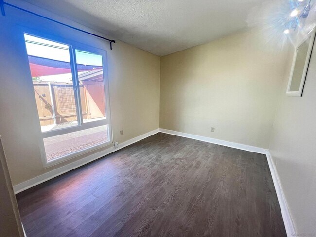 Building Photo - 9267 Fairlawn St