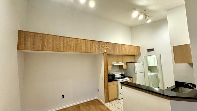 Building Photo - 719 Villa Cir