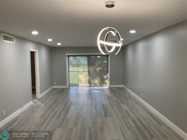 Building Photo - 6101 N Falls Cir Dr