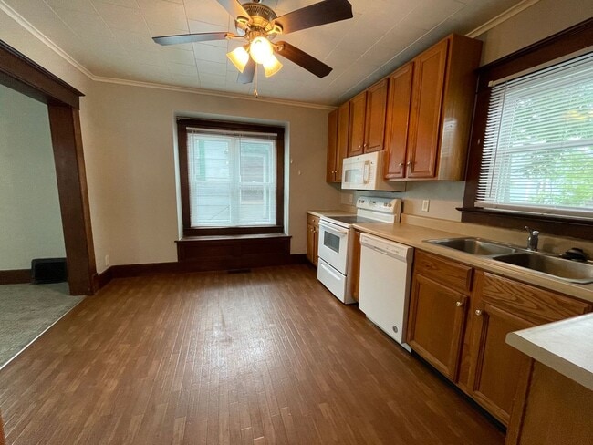 Building Photo - 4 Bedroom Home Near Downtown Goshen