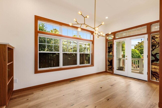 Building Photo - Updated 4 Bedroom North Capitol Hill Craftsman