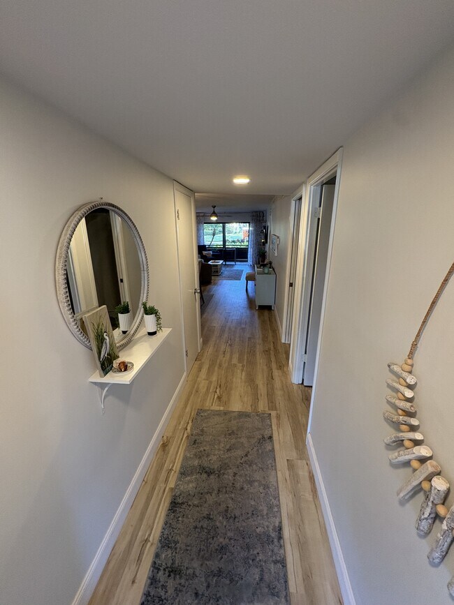 Building Photo - 512 W Venice Ave