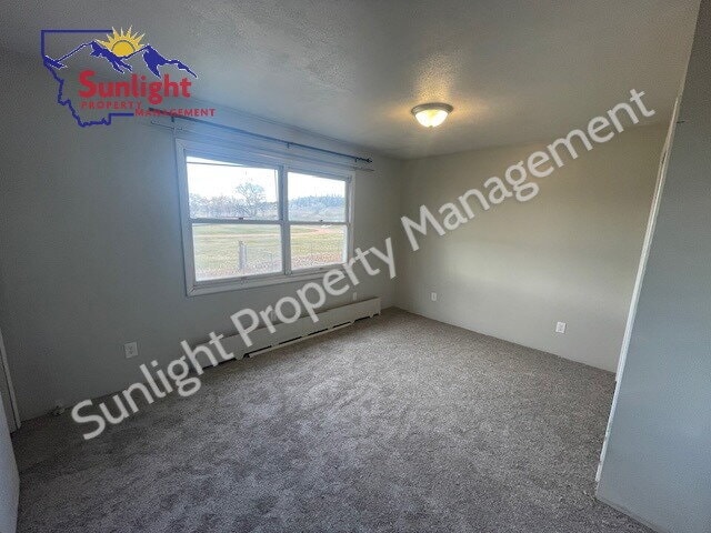 Building Photo - Spacious 4-Bed, 2-Bath Home for Rent in Joliet