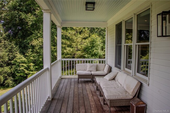 Building Photo - 14 Ledge Rock Ct