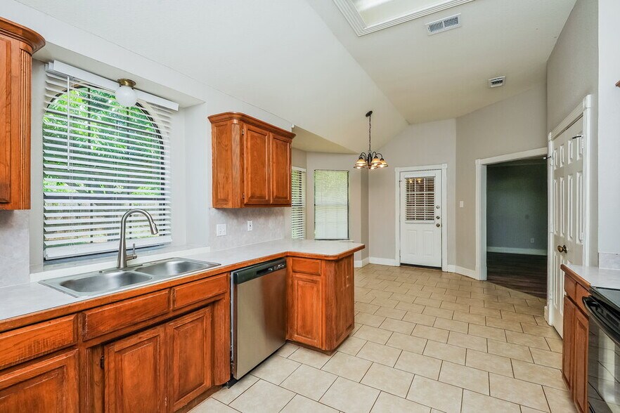 Building Photo - 752 Bryan Dr