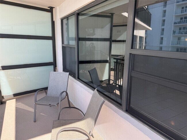 Building Photo - 3800 Galt Ocean Dr