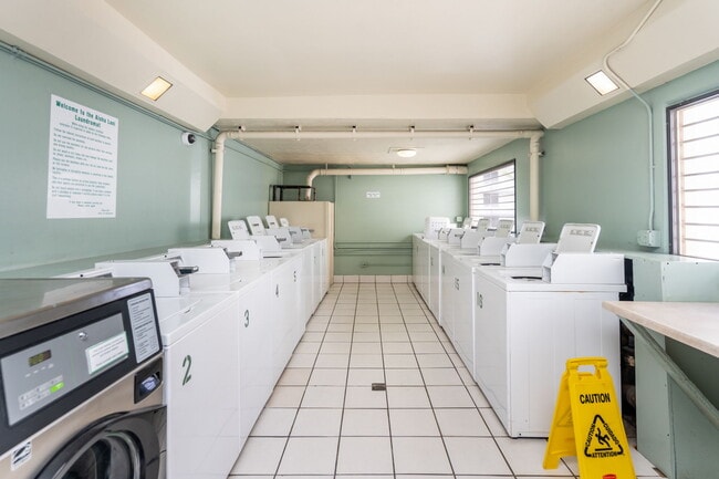 Building Photo - 2211 Ala Wai Blvd