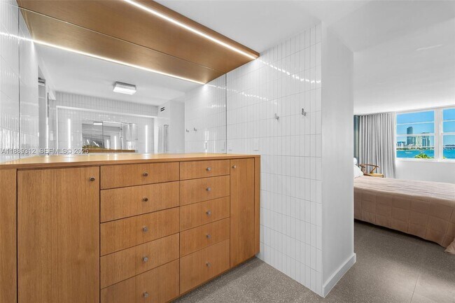 Building Photo - 5 Island Ave