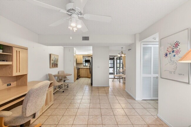 Building Photo - 5851 Parkwalk Dr