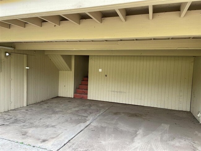 Building Photo - 15 Lakeway St