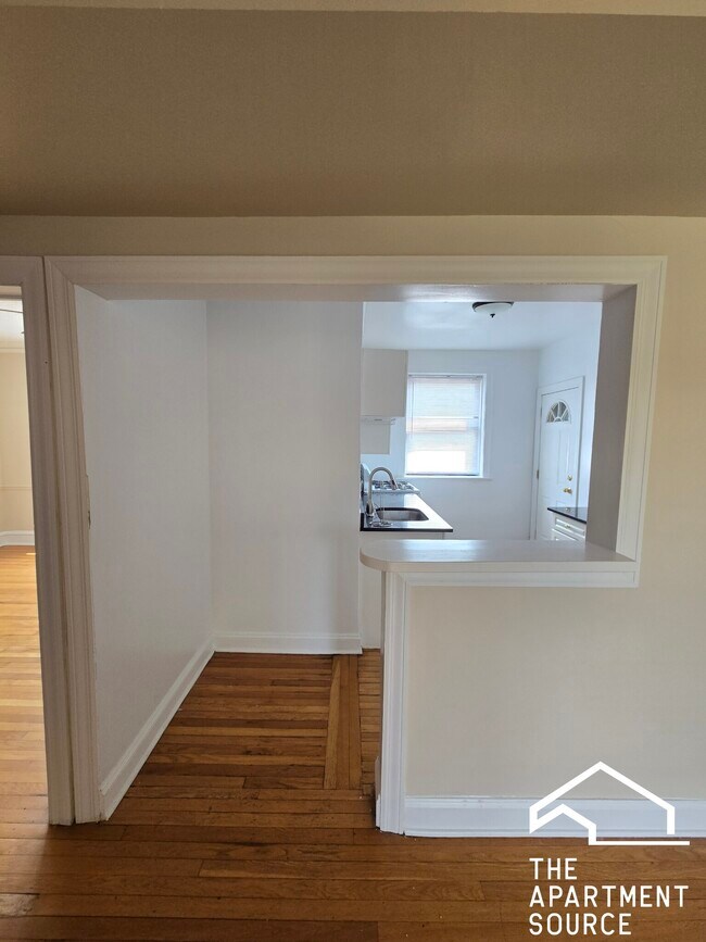 Building Photo - 929 Forest Ave