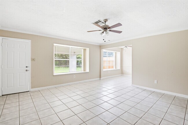 Building Photo - 6122 S Greenpark Dr