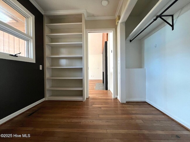 Building Photo - 7 Ash Ct