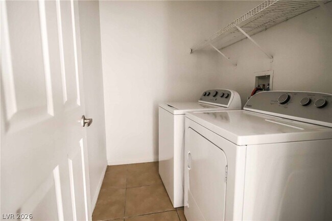 Building Photo - 4420 Pacific Crest Ave