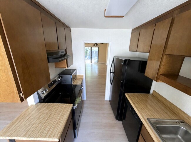 Building Photo - 1662 Parkside Dr