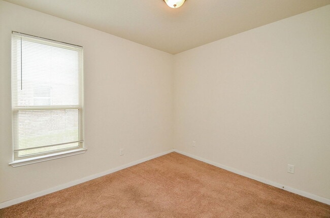 Building Photo - 16608 Spirit Lake Ct