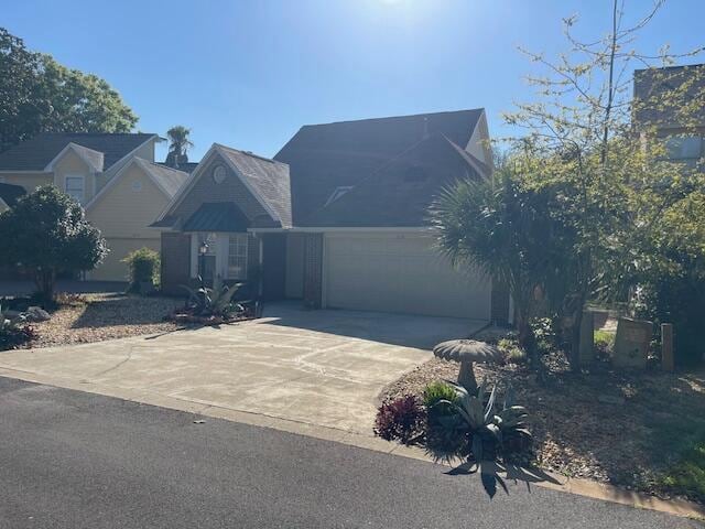 Building Photo - 810 Fairway Lakes Dr