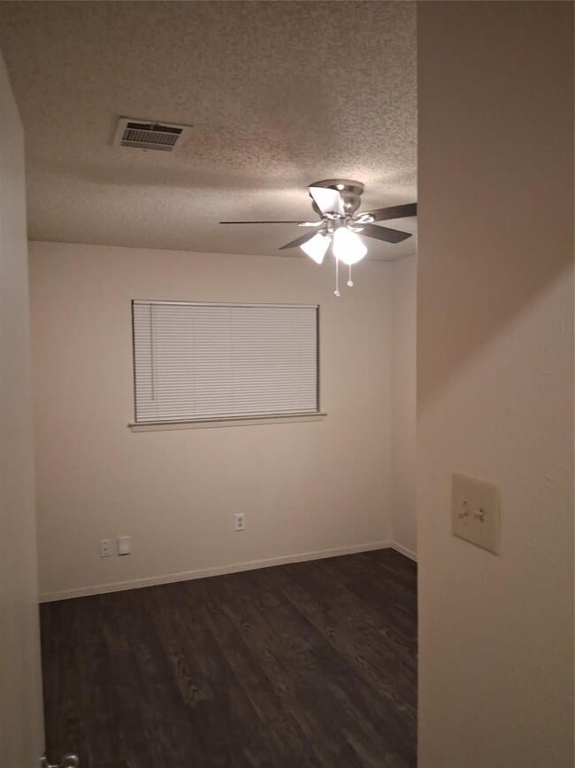 Building Photo - 703 Rollingway Dr