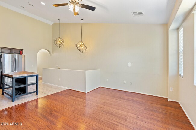 Building Photo - 2256 E Huntington Dr