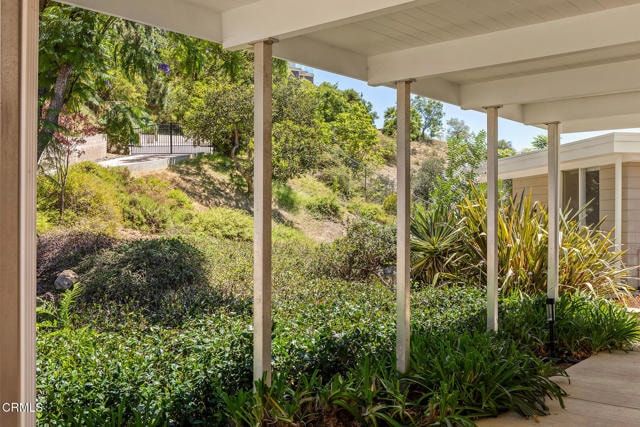 Building Photo - 2075 Linda Flora Dr