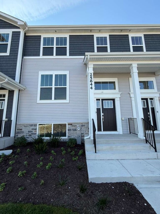 Building Photo - 25644 W Yorkshire Dr