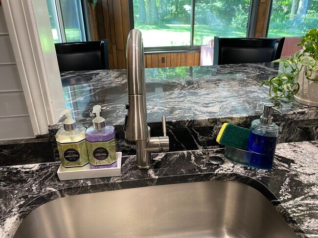 Building Photo - 15 Winchester Dr