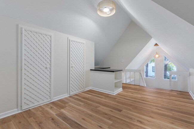 Building Photo - Leasing Now! - Charming 3-Bed, 2-Bath Stone Cottage in Shandon/Wales Garden - Walk to 5 Points!