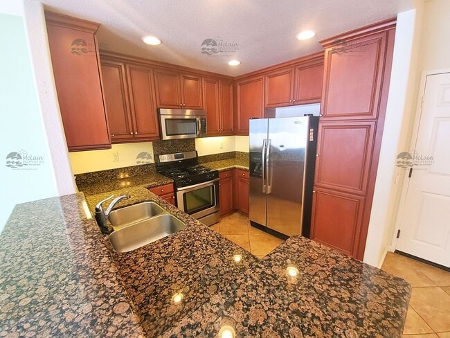 Building Photo - Fantastic Town home off of 76 with A/C.