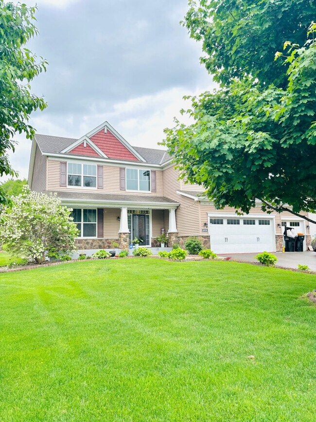 Building Photo - ONE OF A KIND 5bed/4bath!  *HOME THEATER* ...