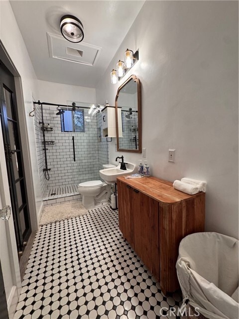 Building Photo - 323 W 18th St