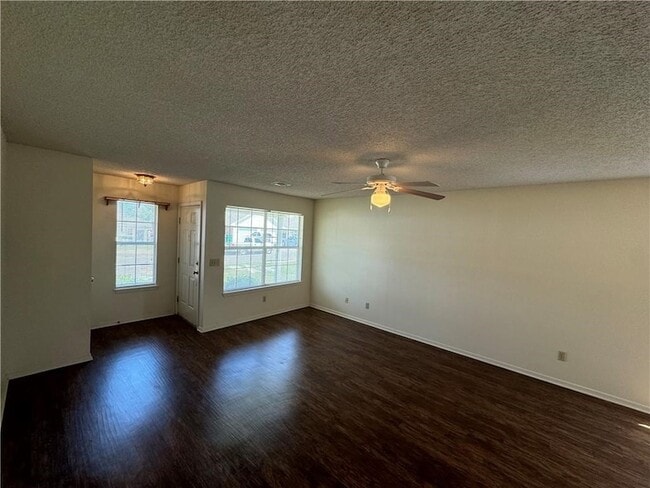 Building Photo - 314 S 11th Pl