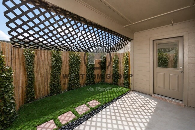 Building Photo - 104 Bovine Dr