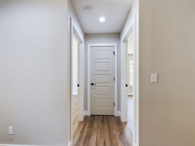 Building Photo - 100 Briana Villa Ln